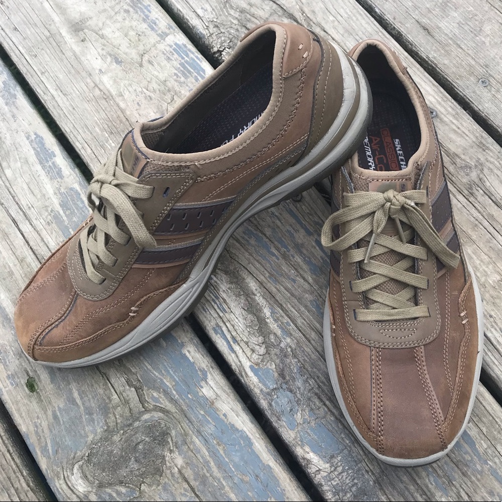 Men’s Skechers - Sz 10